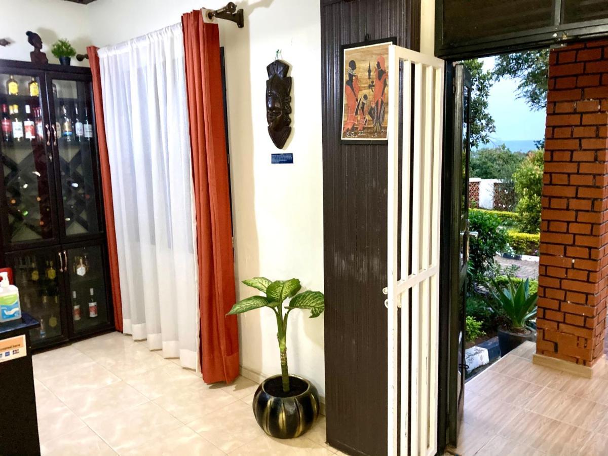 Okra House Hotel Entebbe Ngoại thất bức ảnh