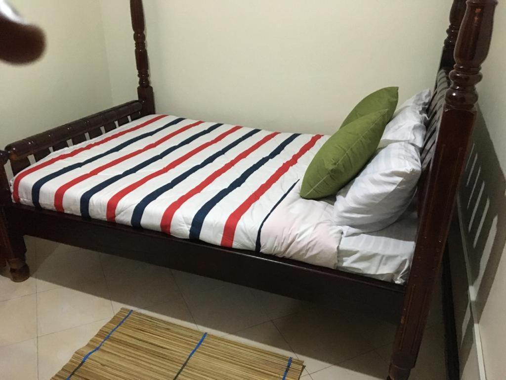 Okra House Hotel Entebbe Ngoại thất bức ảnh