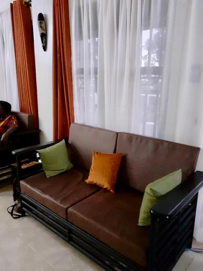 Okra House Hotel Entebbe Ngoại thất bức ảnh
