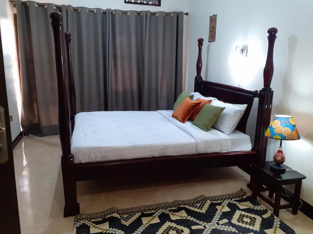 Okra House Hotel Entebbe Ngoại thất bức ảnh
