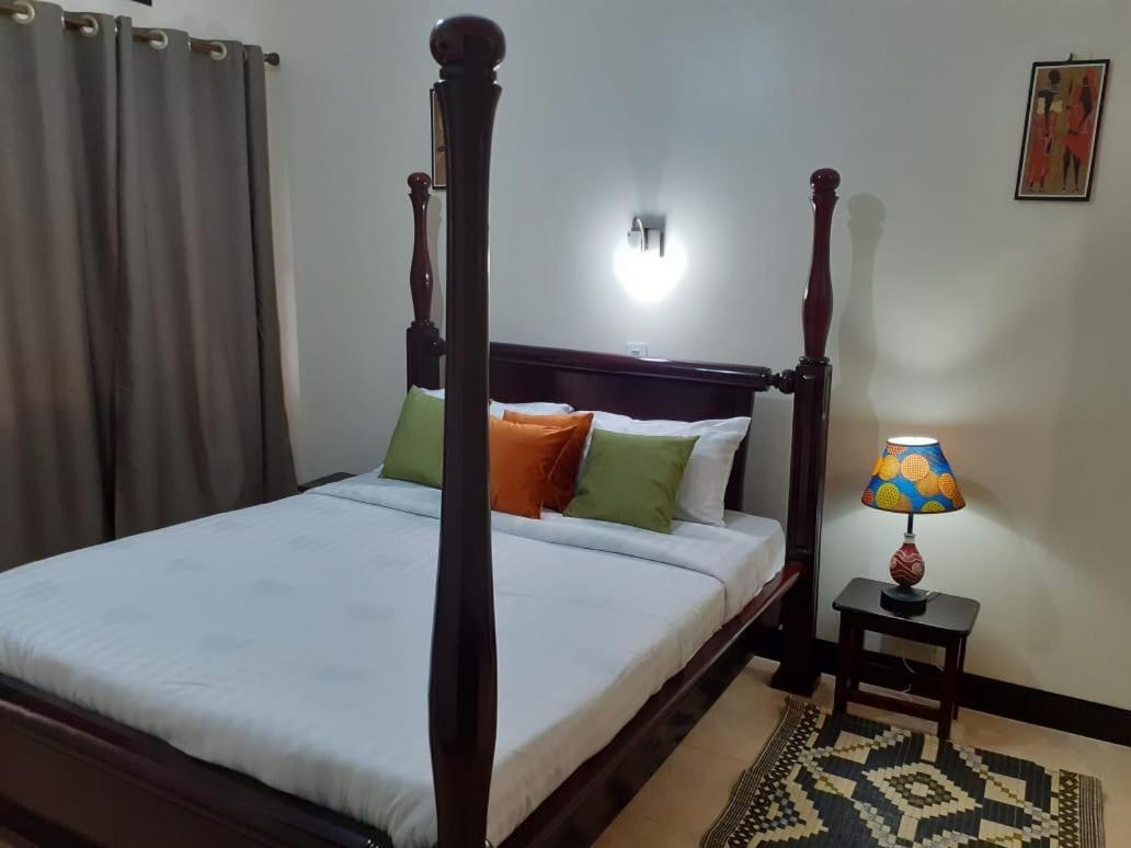 Okra House Hotel Entebbe Ngoại thất bức ảnh