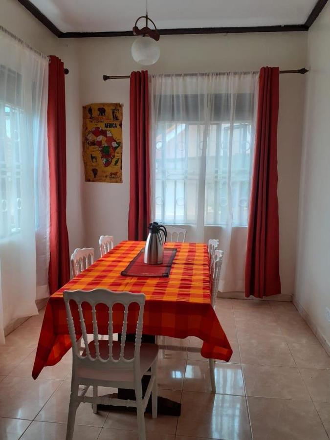 Okra House Hotel Entebbe Ngoại thất bức ảnh