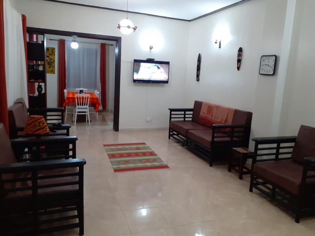 Okra House Hotel Entebbe Ngoại thất bức ảnh