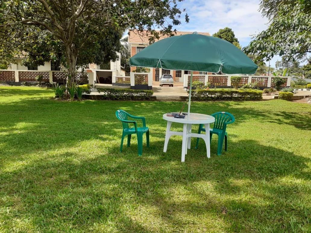 Okra House Hotel Entebbe Ngoại thất bức ảnh