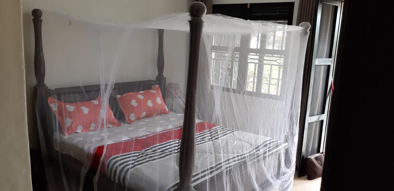 Okra House Hotel Entebbe Ngoại thất bức ảnh